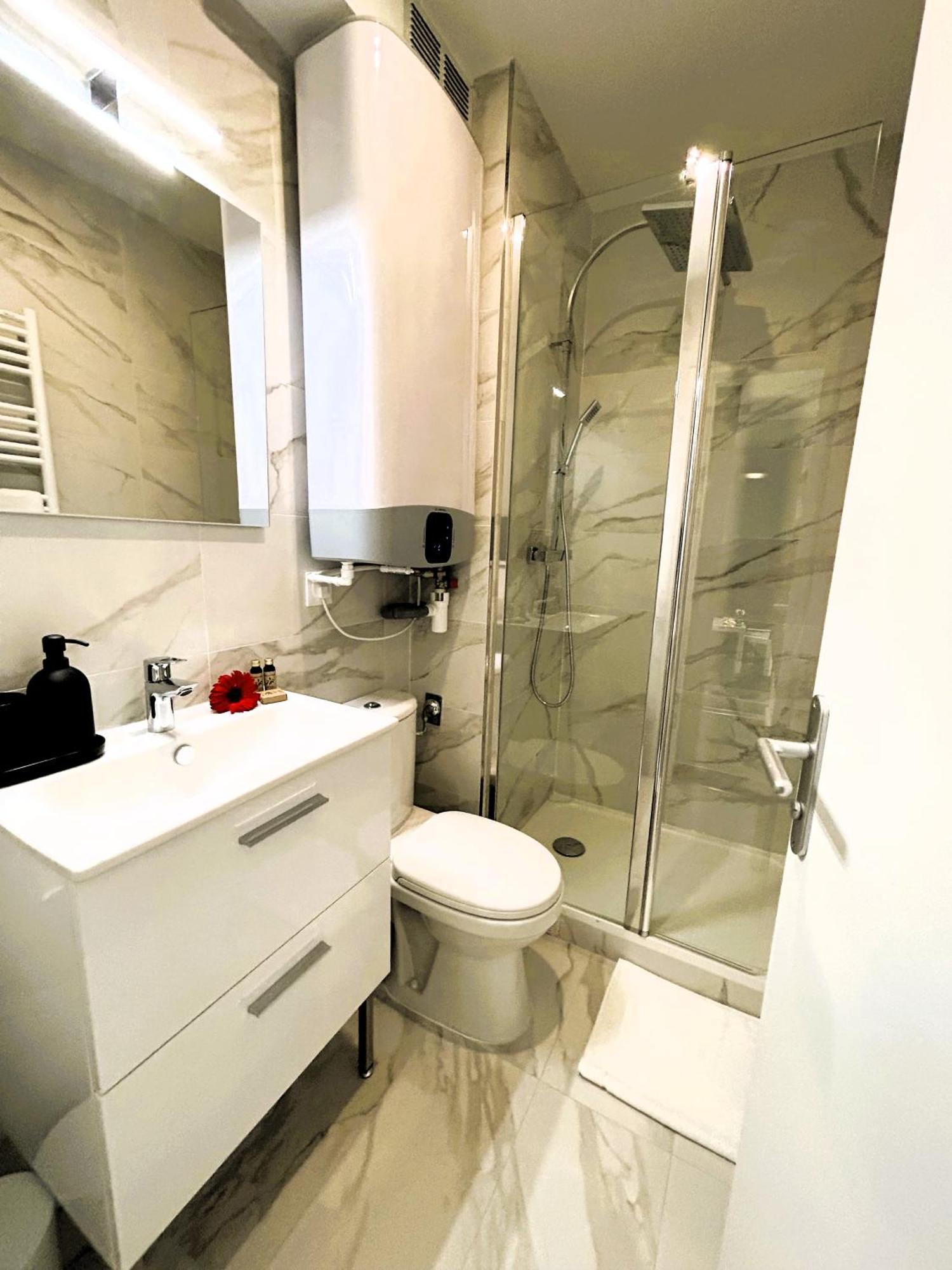 La Maison Hugo Montreuil  Bagian luar foto